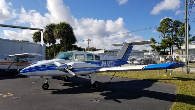 Beechcraft Duchess (N976CA)