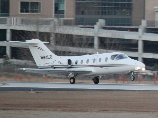 Mitsubishi MU-300 Diamond (N94LD) - Landing on 20L at PDK on 02/16/2011