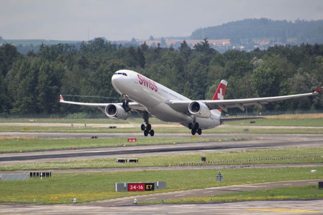 Airbus A330-300 (HB-JHK)