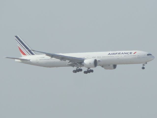 BOEING 777-300ER (F-GZNP)