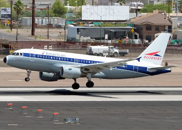 Airbus A319 (N745VJ)