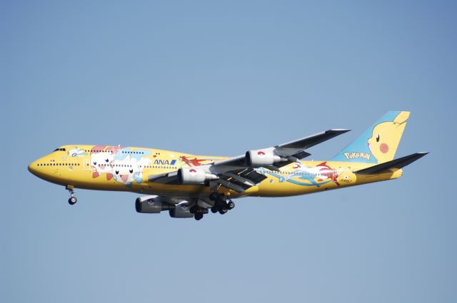 Boeing 747-400 (BON8957) - Final Approach to Haneda Intl Airport R/W34L on 2010/1/17 Pokemon c/s