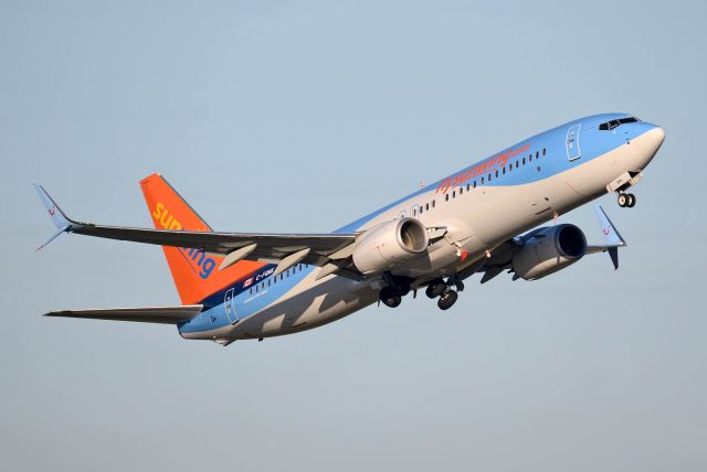 Boeing 737-800 (C-FQWK)