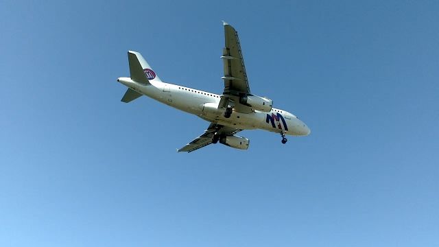 Airbus A319 (SX-ABE) - Voici en souvenirs, les dernières photos prise de lAttérrissage de lAirbus A319-132 de Atlas Atlantique Airlines à Vatry avant la fin des vols et de la compagnie Aérienne (Partie 3)