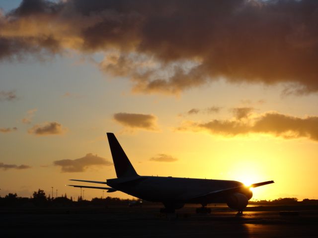 Boeing 777-200 (JA701J)