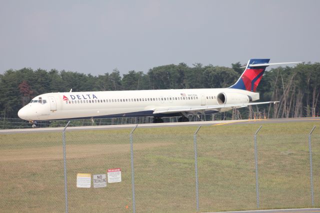 McDonnell Douglas MD-90 (N957DN) - 9/3/15br /Flight 1153 KBWI to KATL