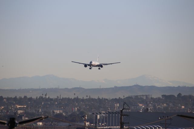 Boeing 777-200 (N773UA)