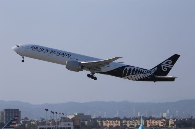 BOEING 777-300ER (ZK-OKO)