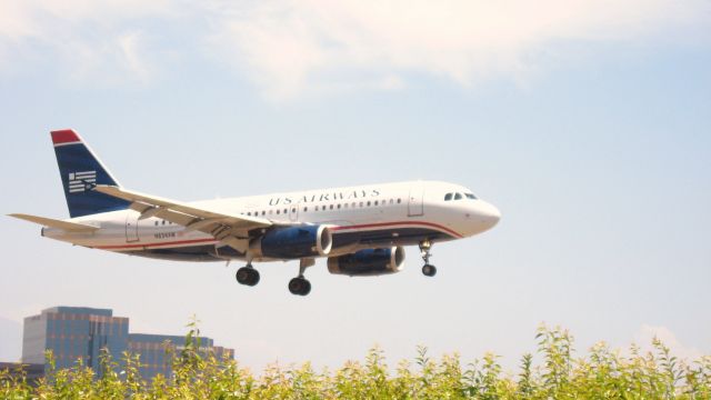 Airbus A319 (N834AW) - Landing on RWY 19R