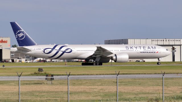 BOEING 777-300ER (F-GZNN)