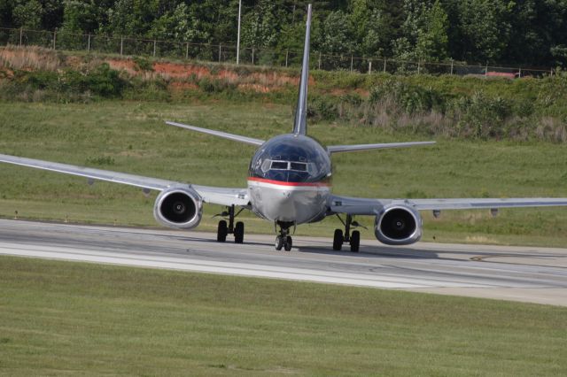 Boeing 737-700 (N517AU) - Turning on 18C