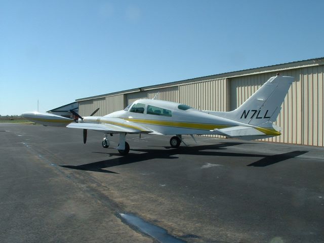 Cessna 310 (N7LL)