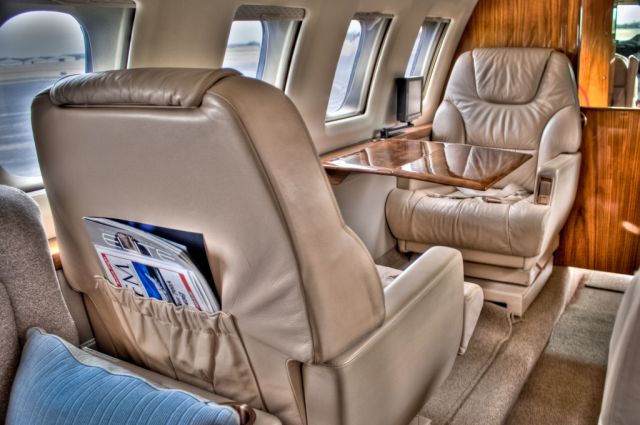 Hawker 800 (N406J)