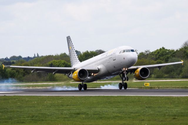 Airbus A320 (EC-KRH) - VLG8750 arriving from Barcelona