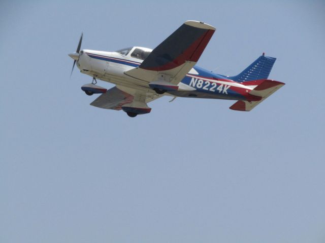 Piper Cherokee (N8224K) - Taking off RWY 26L