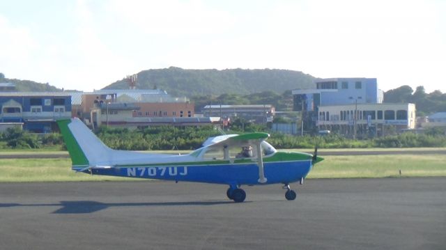 Cessna Skyhawk (N707UJ)