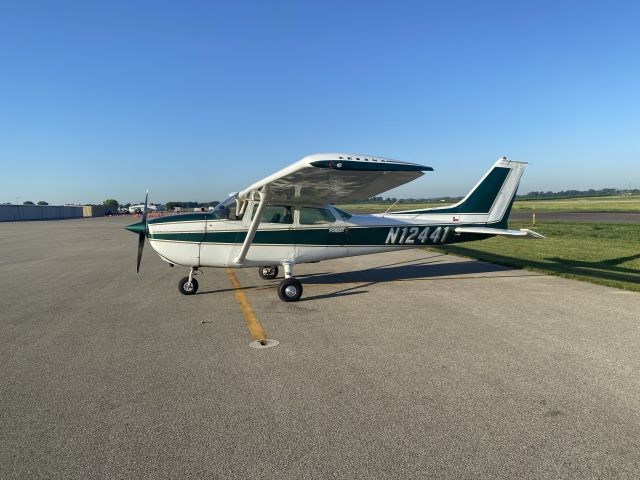 Cessna Skyhawk (N12441)