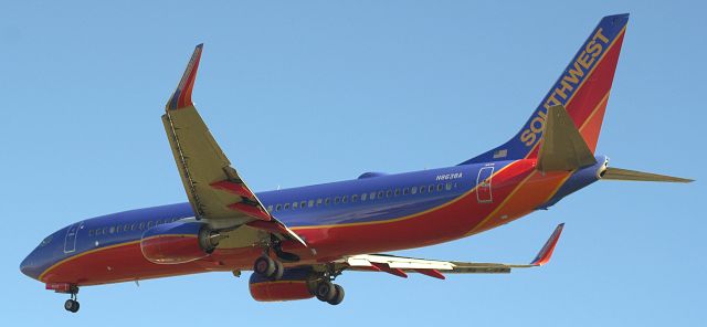 Boeing 737-800 (N8638A)