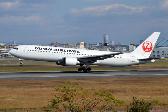 BOEING 767-300 (JA8398) - 2014-11-15