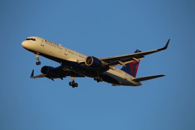 Boeing 757-200 (N542US)