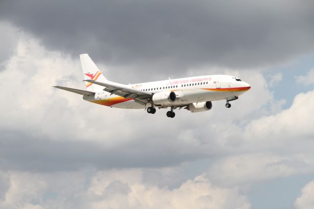 BOEING 737-400 (PZ-TCN)