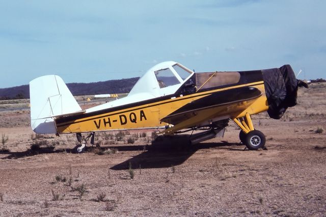 Robinson R-22 (VH-DQA) - ROCKWELL SNOW COMMANDER S-2R - REG : VH-DQA (CN 1833R) - STAWELL VIC. AUSTRALIA - YSWL (9/4/1982) 35MM SLIDE CONVERSION USING A LIGHTBOX AND A NIKON L810 DIGITAL CAMERA IN THE MACRO MODE.