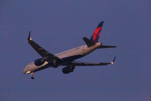 Boeing 757-200 (N542US)