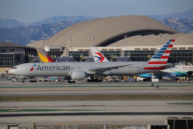 BOEING 777-300ER (N724AN)