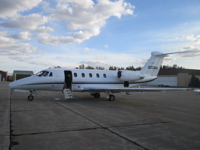 Cessna Citation III (N333AH) - Getting the airplane ready for an evening flight