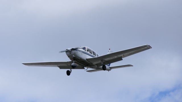 Piper Cherokee (N5914V)