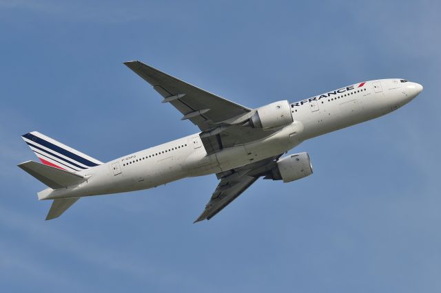 Boeing 777-200 (F-GSPQ) - 05-20-24 23-R. Returning back up to ORD after diverting to Indy.