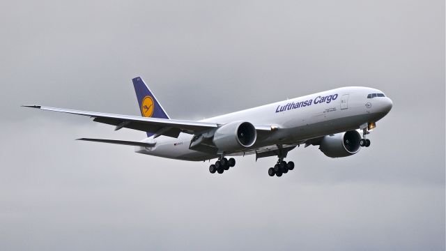 Boeing 777-200 (D-ALFC) - BOE158 on final to Rwy 16R to complete a flight test on 2/19/14. (LN:1178 cn 41676).