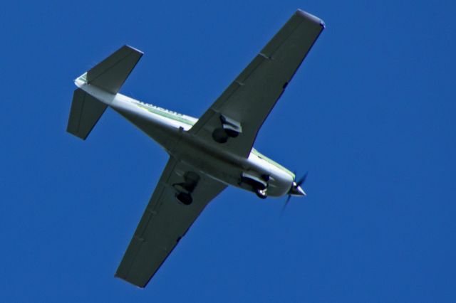 Mooney M-20 (N9136B) - Subject aircraft photographed over Northern New Jersey at 1607HrsEDT on 29-Jul-2018 enroute to Essex County Airport, (KCDW), from near Great Barrington, MA.