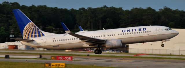 Boeing 737-800 (N73278)