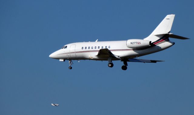 Dassault Falcon 2000 (N277QS) - On final is this 2002 Dassault Falcon 2000. A Piper Cherokee N3060Y is also seen passing by in the Autumn of 2018.