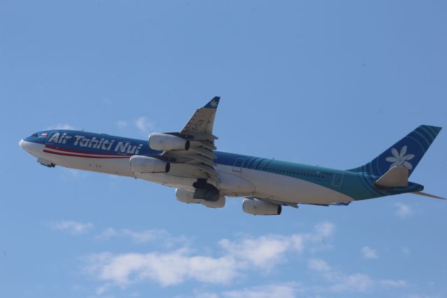 Airbus A340-300 (F-OSUN)