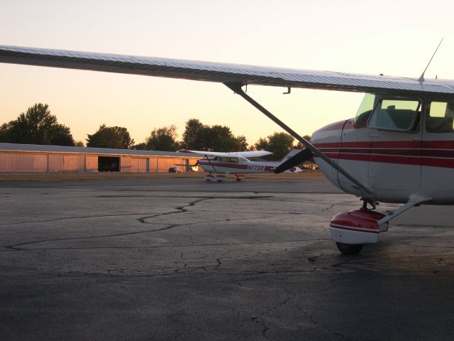 Cessna Skyhawk (N17SK) - N25SK in foreground, wing frames in N17SK