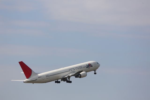 BOEING 767-300 (JA652J)