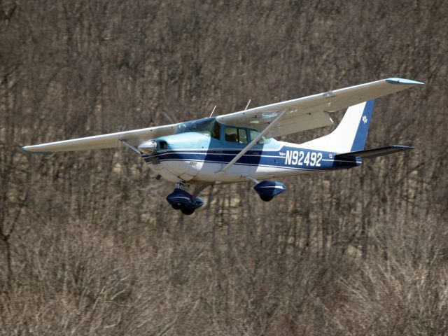 Cessna Skylane (N92492) - Landing runway 35.