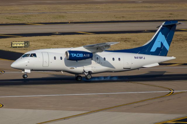 Fairchild Dornier 328JET (N419FJ) - A nice crosswind landing demonstration. Landing at Love Field on 31R with winds from 010 at 15 knots, gusting to 24. Taos Air tiles.