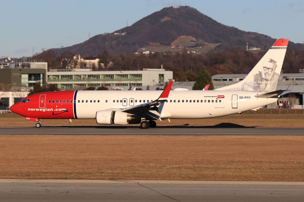 Boeing 737-800 (SE-RRP)