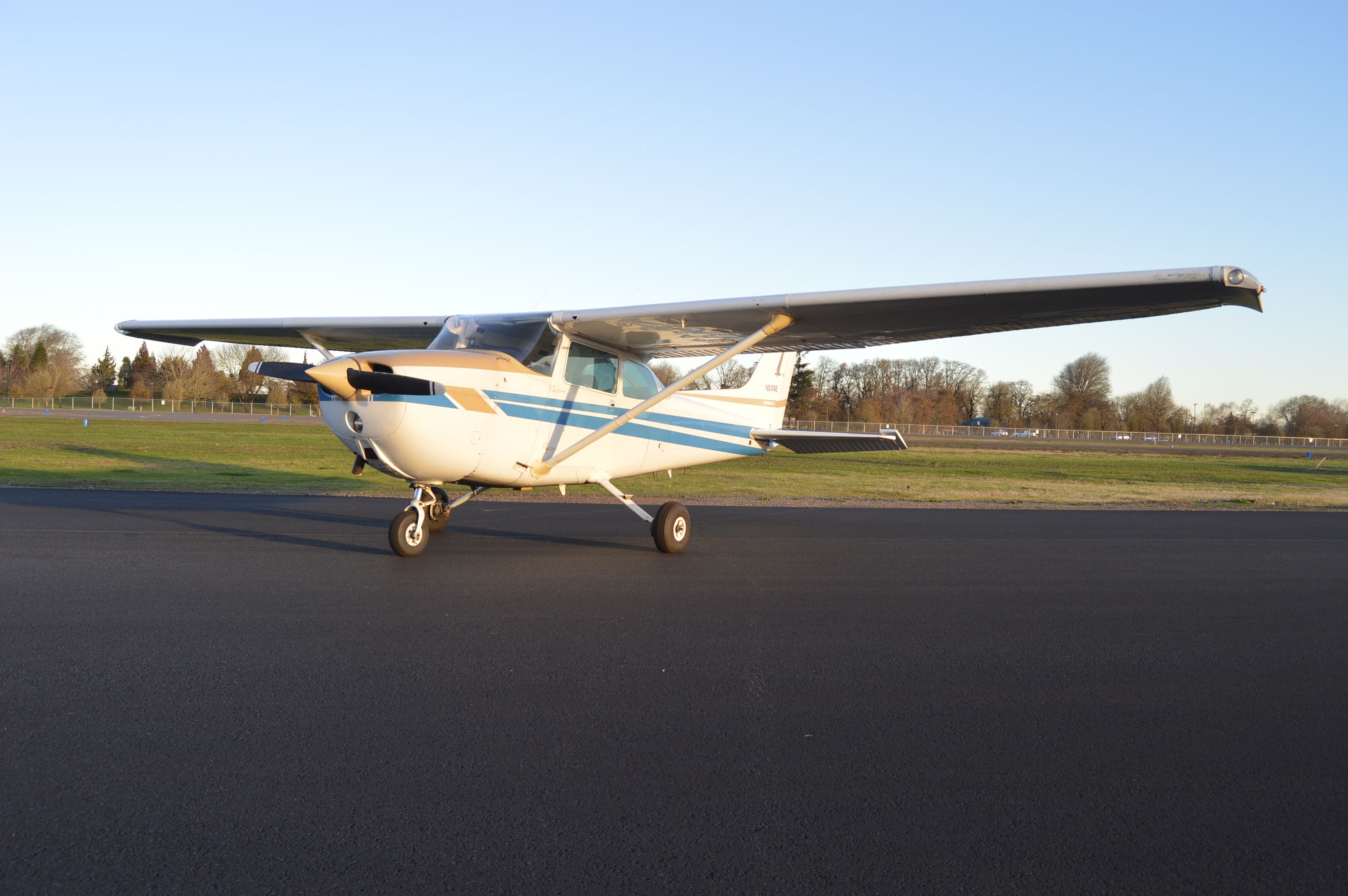 Cessna Skyhawk (N5174E) - Sitting on the ramp with the last rays of sunlight on the last day of 2018!