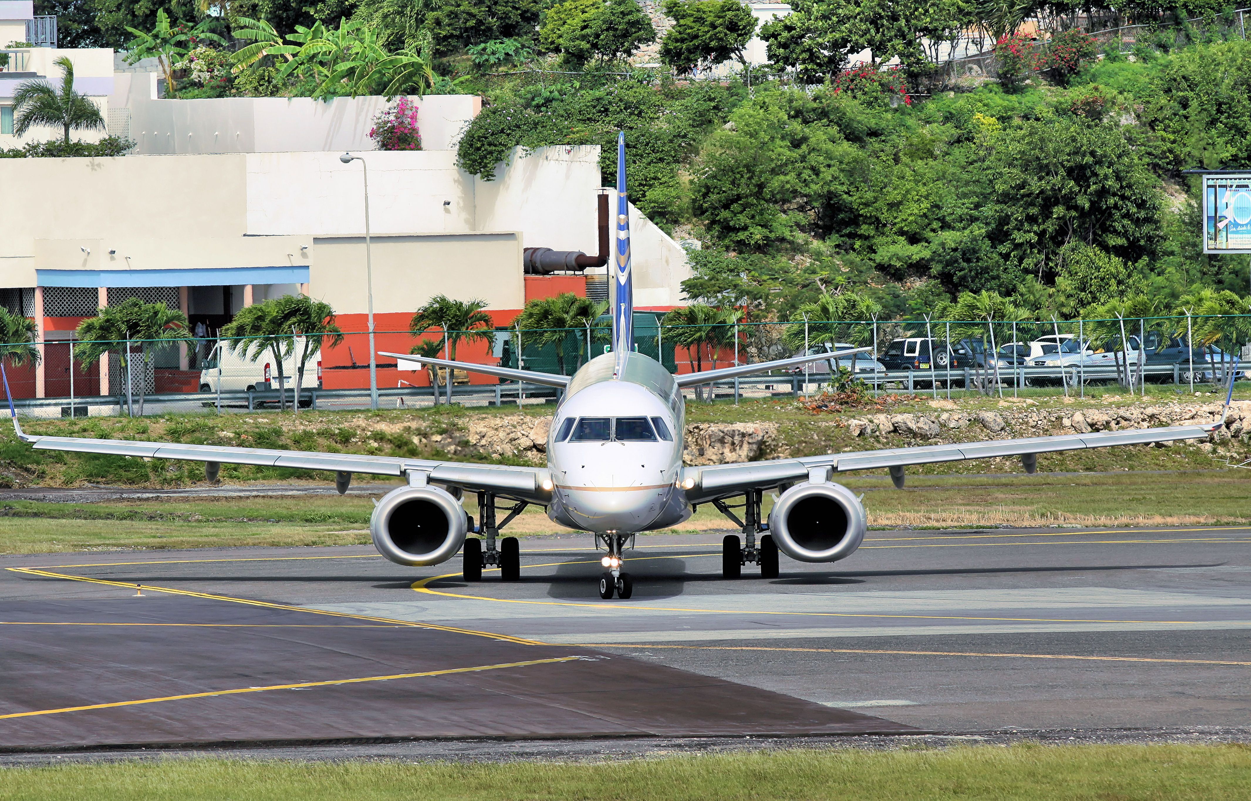 Boeing 737-800 (HP-1557CMP)