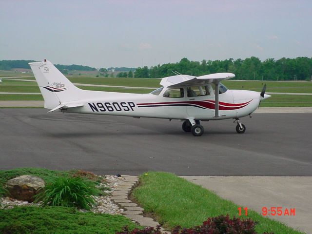 Cessna Skyhawk (N960SP) - Parked on ramp 5/11/09