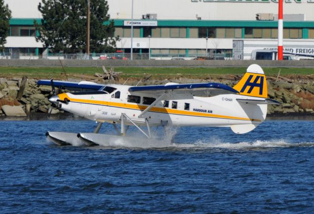 De Havilland Canada DHC-3 Otter (C-GHAR)