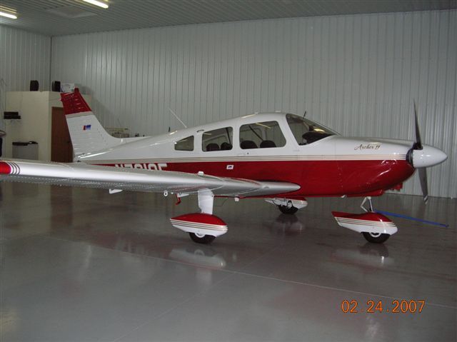 Piper Cherokee (N7619F)