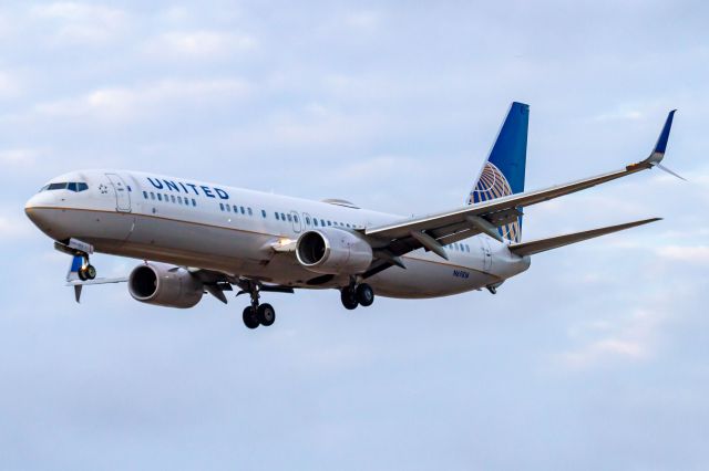 Boeing 737-900 (N69816)