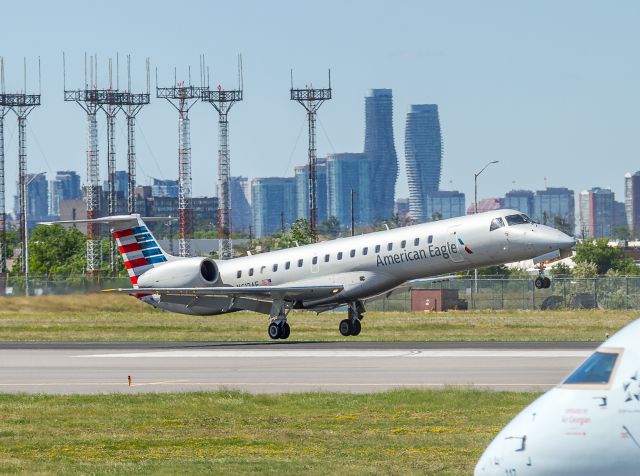 Embraer ERJ-145 (N612AE)