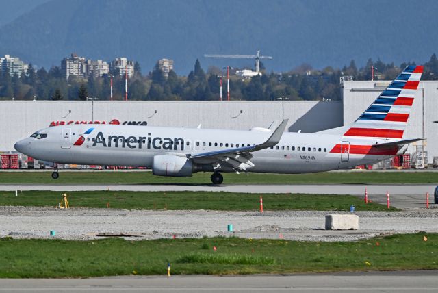 Boeing 737-800 (N869NN)