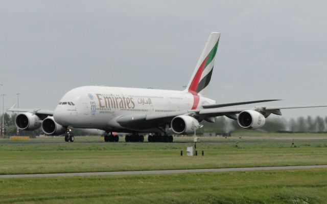 Airbus A380-800 —